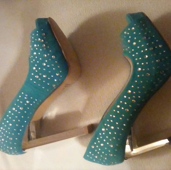 High heel shoe - Picture 2 of 3